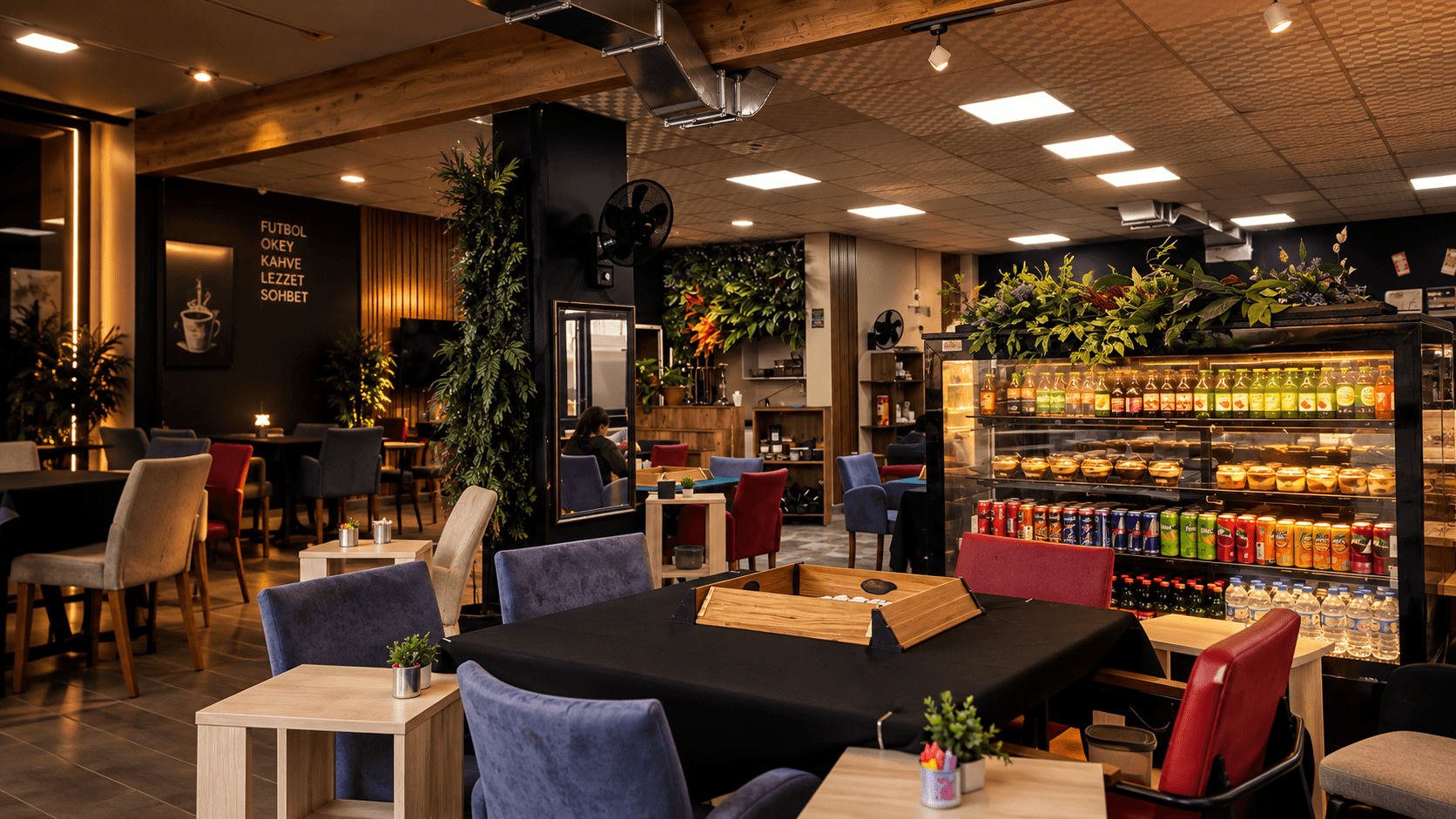 Aura Cafe'de akşam atmosferi